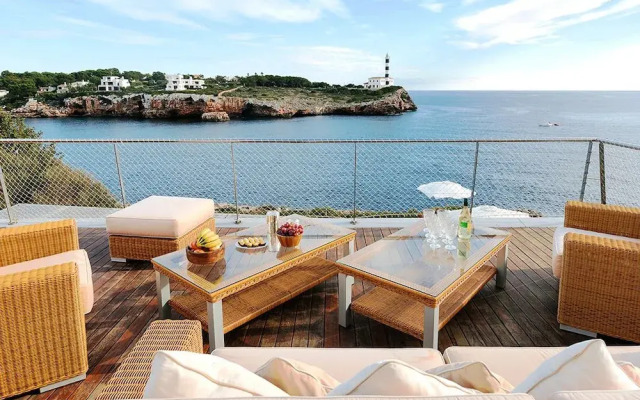 Sea Front Luxurious Villa