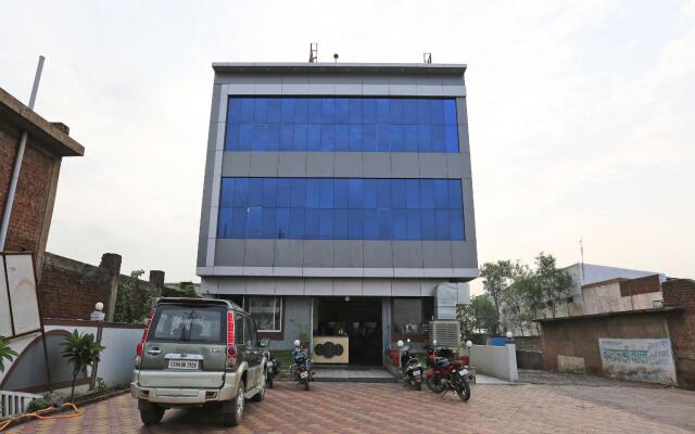 OYO 12376 Hotel Dhanraj