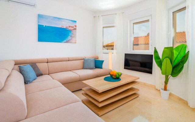Awesome Apartment in Banjol With Wifi and 2 Bedrooms