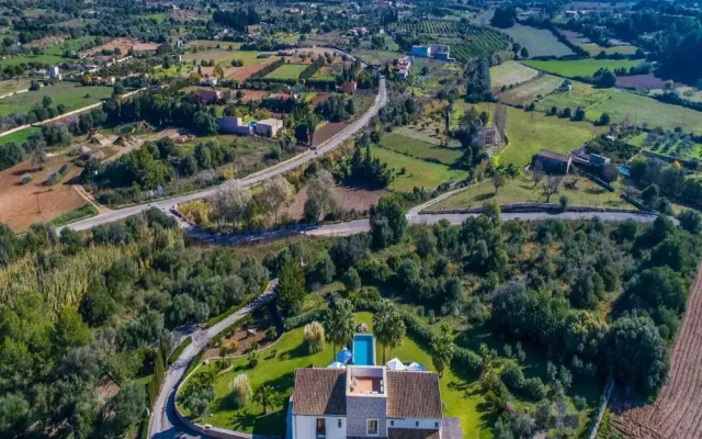 Spacious Villa With Infinity Pool