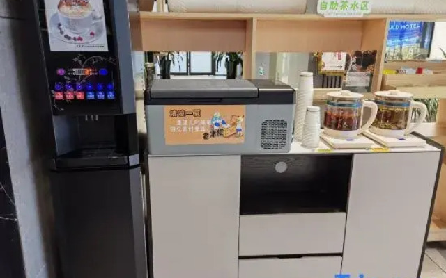 Taizhou Zhonghua Mould Theme Hotel