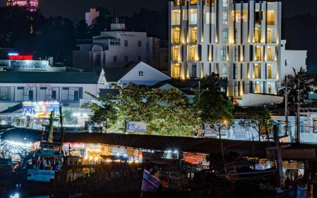 The Empire Hotel