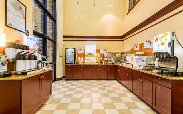 Holiday Inn Express & Suites Phoenix - Glendale Sports Dist by IHG