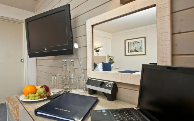 Cobo Bay Hotel
