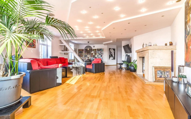 Modern City-Centre Penthouse with Spectacular Views / 135sqm