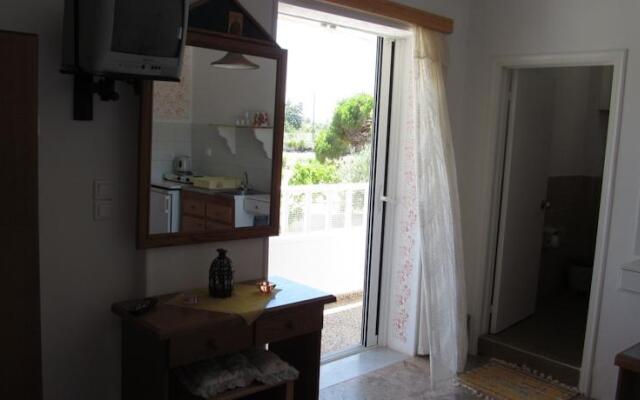 Agios Stefanos Studios & Apartments