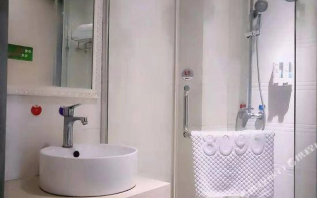 8090 fashion business hotel (Taizhou Yinan Street store)