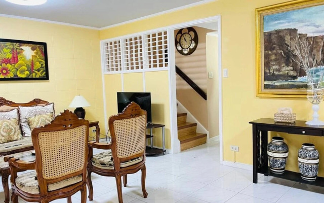 House w 3 Bedrooms And 3 Baths - Free Parking