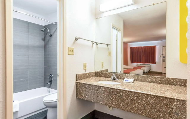 Motel 6 San Antonio, TX - South WW White Rd