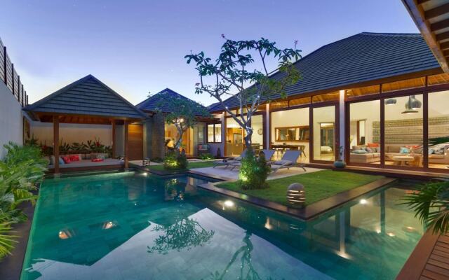 Luxury 4 Bedroom Villa With Private Pool, Bali Villa 2043