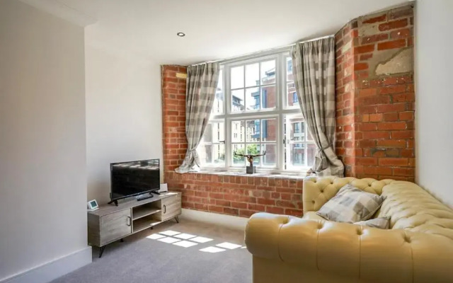 35 Cocoa Suites (parking included!)