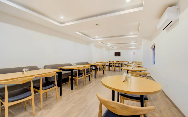 OYO Townhouse 165 Netaji Road