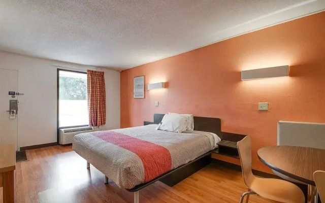 Motel 6 - High Point