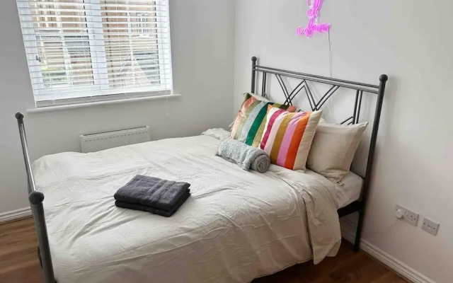 1-bed Apartment in Greater London Next to Station