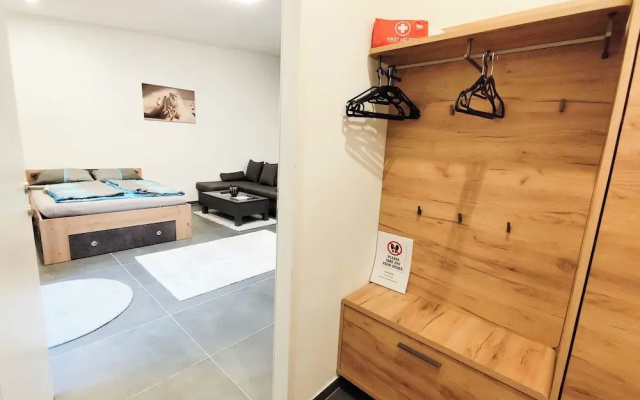 Cozy Apartment with Free Parking