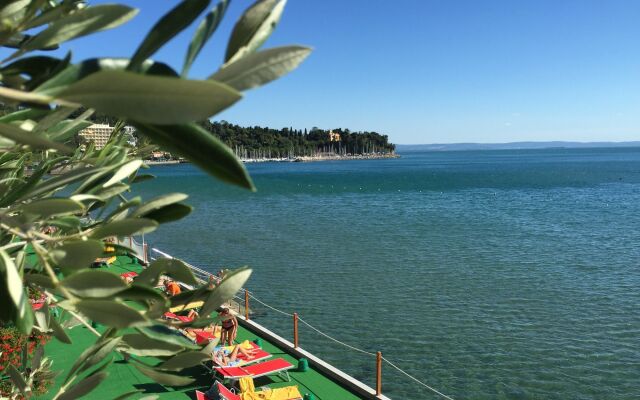 Hotel Riviera & Maximilians