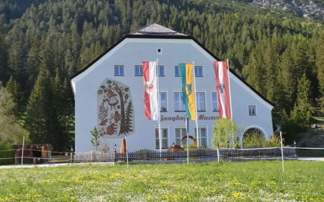 Holiday Apartment Alpengluhen