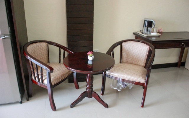 七岩巴黎式旅馆(Cha am Paris Style Guest House) – Guest Rooms – Cha-am