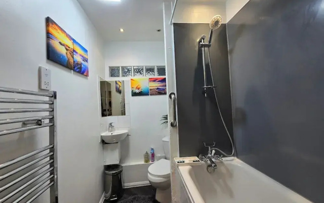 Cozy 4 Bedroom House in the Heart of Brixton