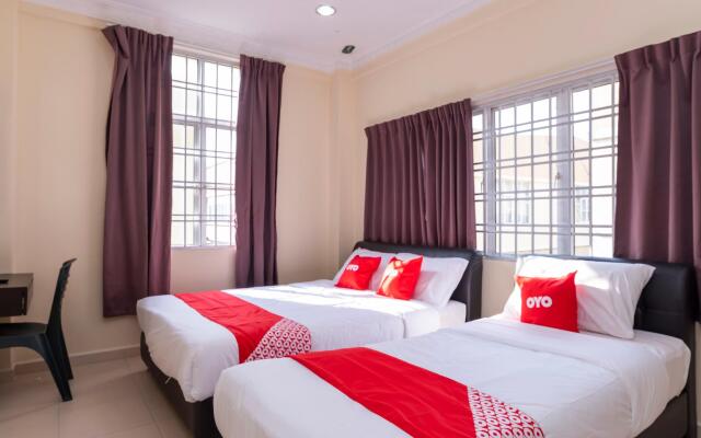 OYO 89536 Hazris Hotel