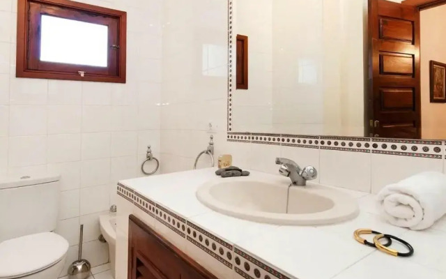 Luxurious Villa Oasis in Santa Brigida