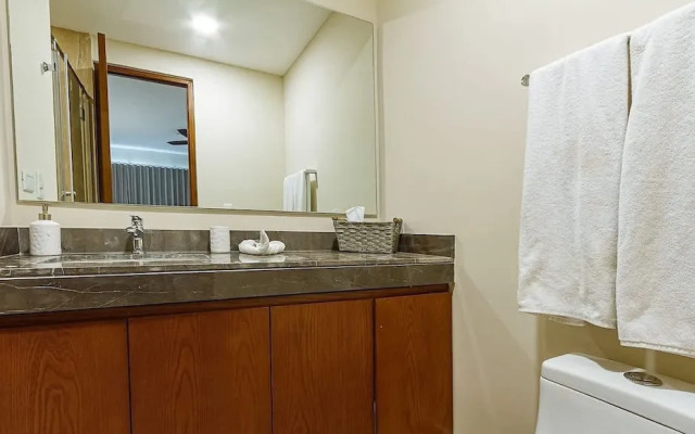 2 Br. Roof W/infinity Pool + Jacuzzi Spacious