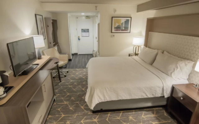 Holiday Inn & Suites Oakland Airport by IHG
