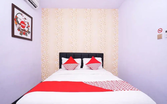 OYO 496 Eston House