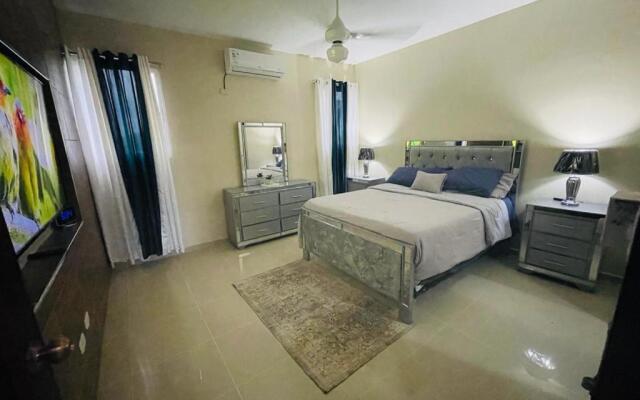 Condo 3 Bd Apt, Internet,2 Parqueo,lavadora,ac