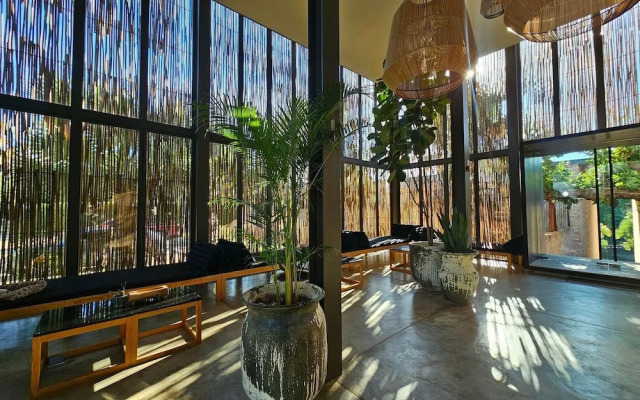 Historykan Kanchanaburi Hotel