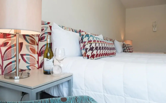 Navigate Seaside Hotel & Apartments