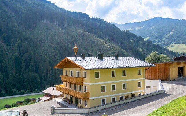 Spacious Apartment in Saalbach with Ski Boot Heaters