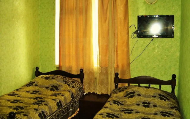 Hotel Lilo near Airport
