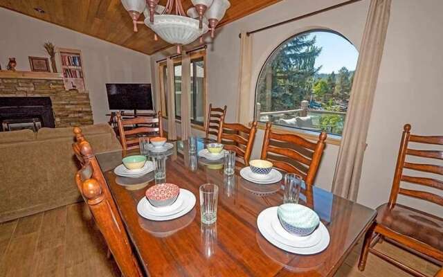 596 Danube Drive 3 Bedroom Home by RedAwning