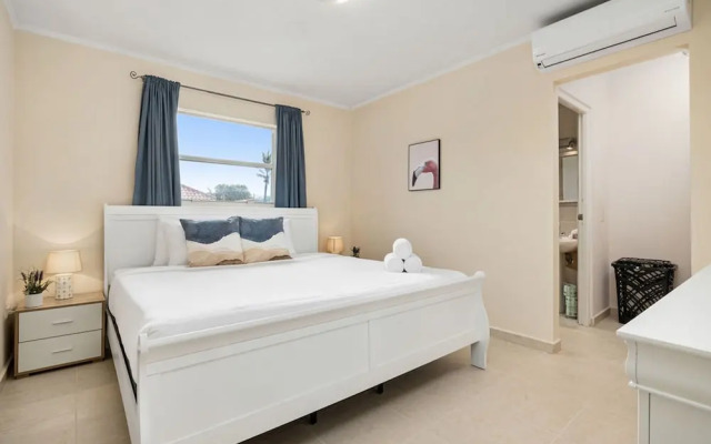 Cozy 3br2ba Great Location w Private Pool Patio