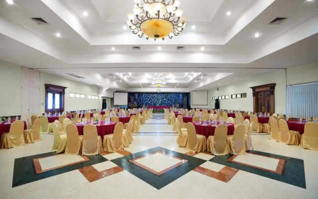 Royal Orchids Garden Hotel & Condominiums