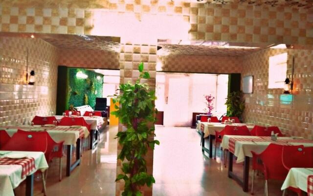 Fabhotel Royal Green Buds