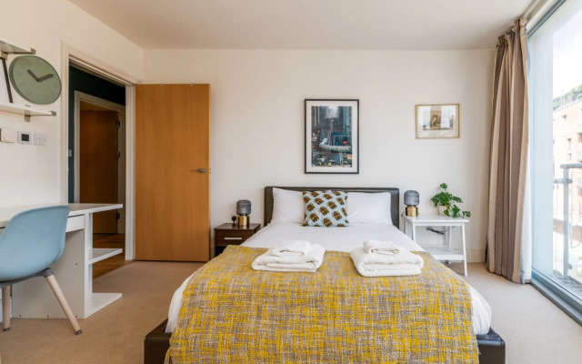 Bright & Spacious Battersea Flat