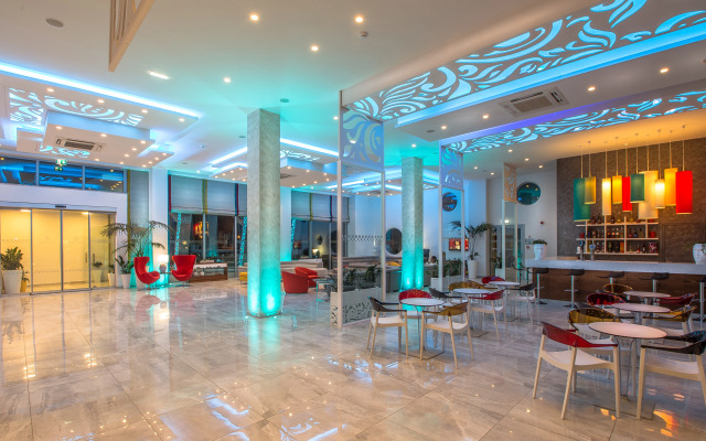 Nicholas Color Hotel