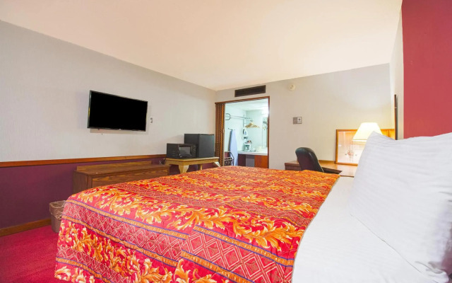 HomeTown Inn by OYO - Liberal, KS