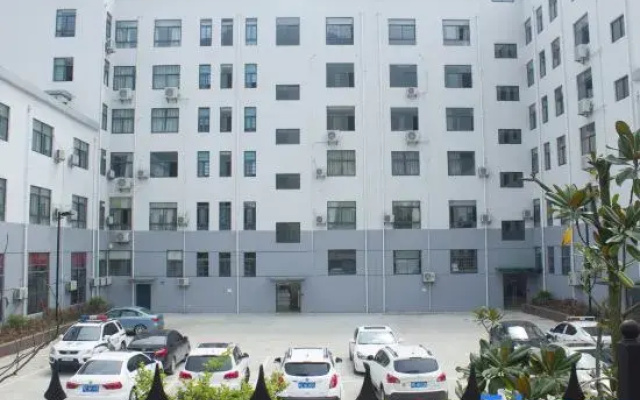 Xingshan Luoma Holiday Hotel