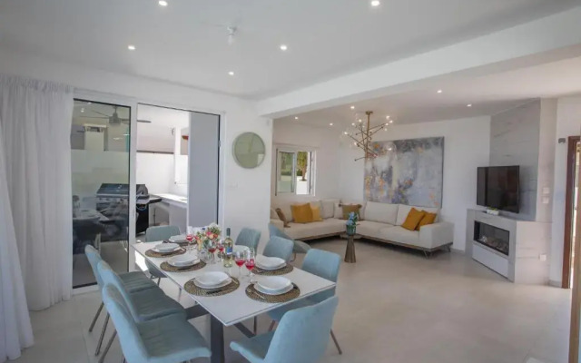 Artizan Seafront Villa 5