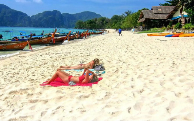 Phi Phi Long Beach Resort & Villa