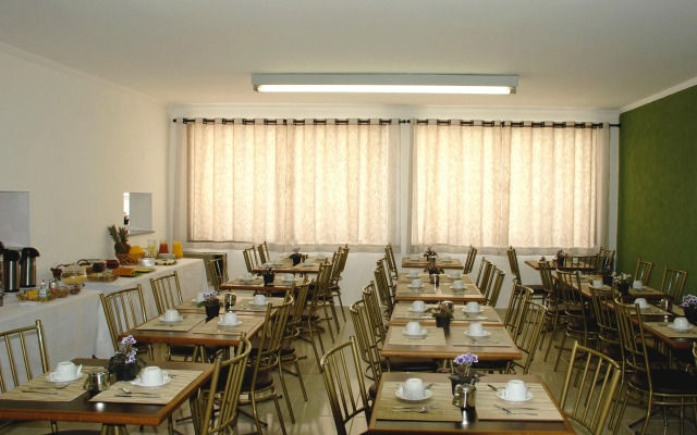 Turrance White Hotel