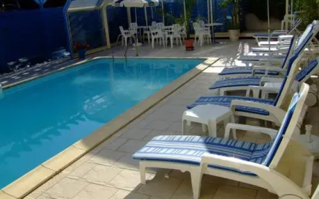 Hotel De La Mer