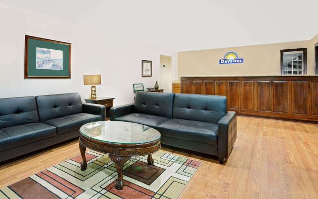 Days Inn by Wyndham Savannah