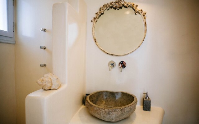 Akrotiri Cycladic Suites