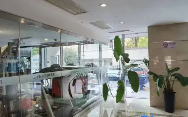 Yuexian Boutique Apartment (Shanghai Nanjing East Road)
