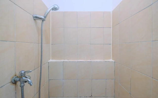 Lovely Studio Green Pramuka Apartment near Shopping Center