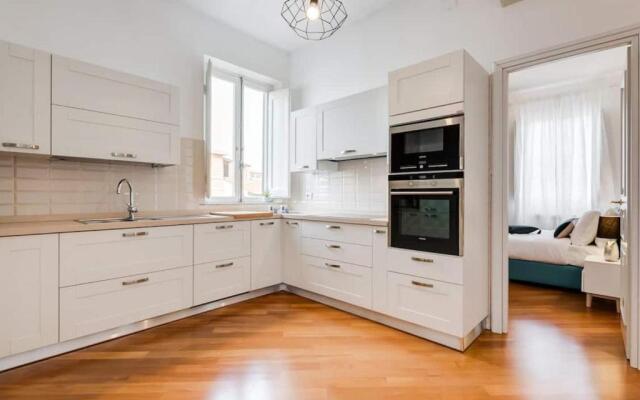 Modern and Stylish Flat Near P.zza Della Repubblica